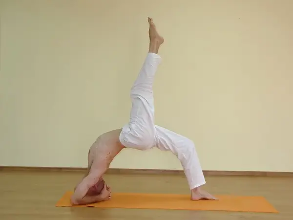 Eka Pada Viparita Dandasana