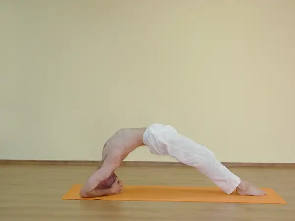 Dwi Pada Viparita Dandasana