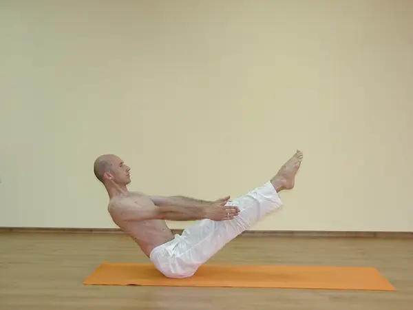 Paripurna Navasana