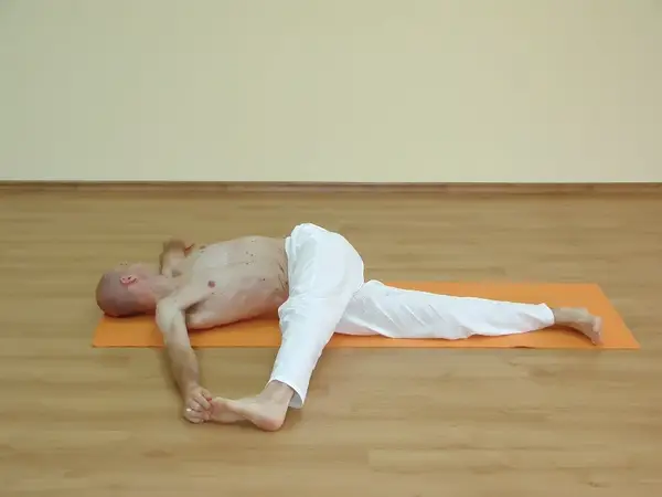 Jathara Parivartanaikapadasana