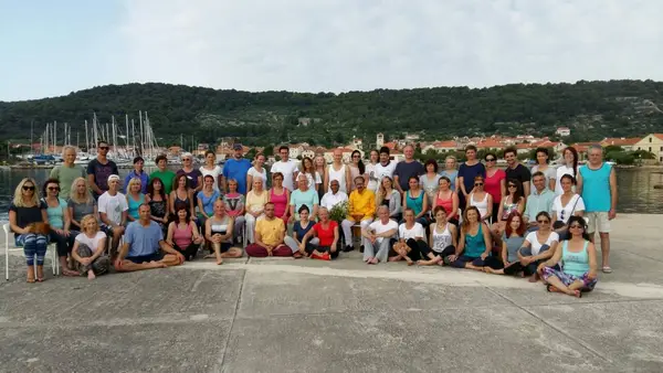 2018 – 6 Veli Iž – Hatha yoga seminar – Sri Gurav Maharaj i dr. Manohar Manmath Gharote