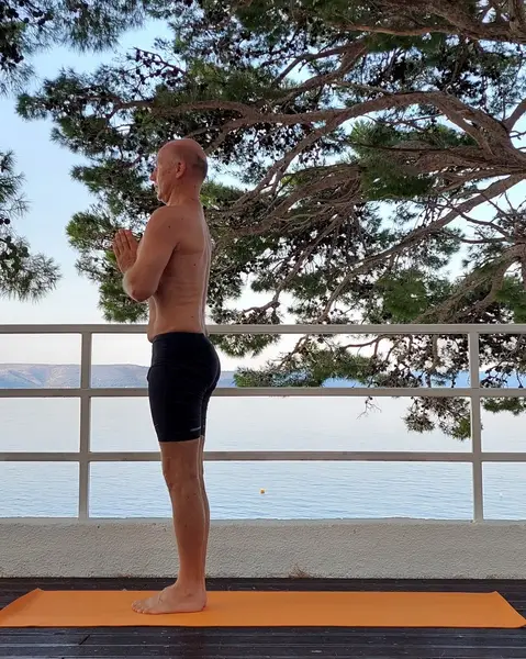 16. Pranamasana (udah)