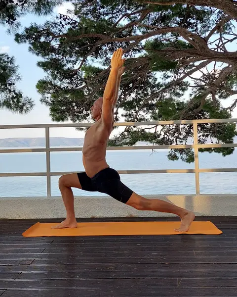 26. Virabhadrasana 1 (udah)