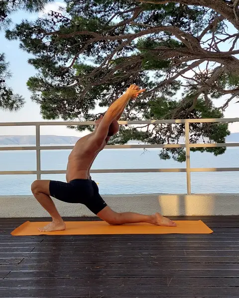 34. Anjaneyasana (udah)