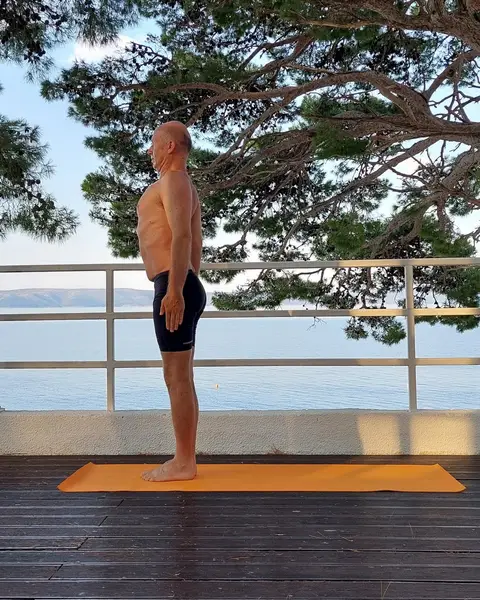 43. Tadasana – Samasthiti (izdah)