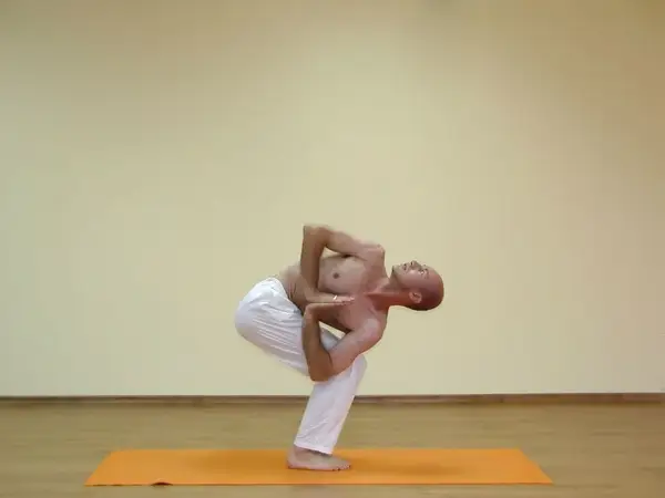 Parivritta Utkatasana A