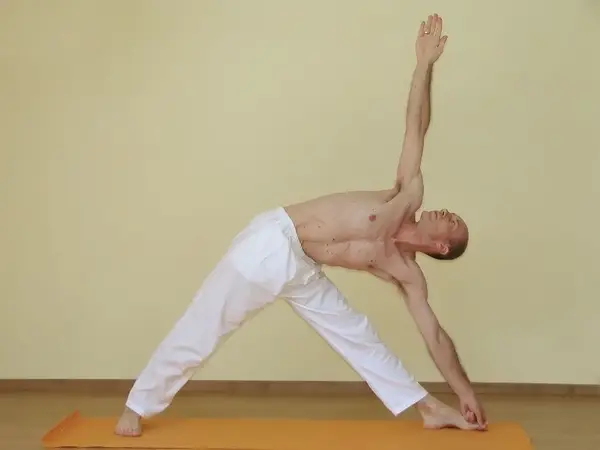 Utthita Trikonasana A