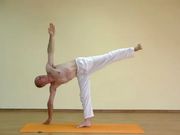 Ardha Chandrasana