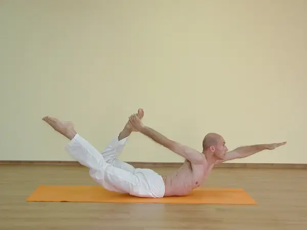 Vritta Banasana